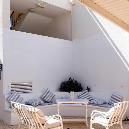 Amore Hotel Apartments מלון דירות פאראלימני
