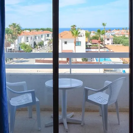 Amore Hotel Apartments פאראלימני