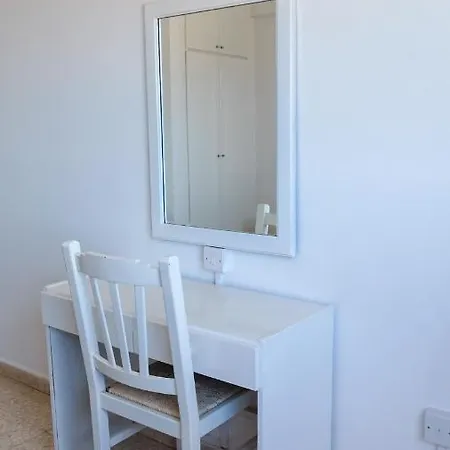 Amore Hotel Apartments מלון דירות פאראלימני