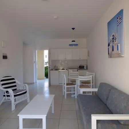 מלון דירות Amore Hotel Apartments 2*