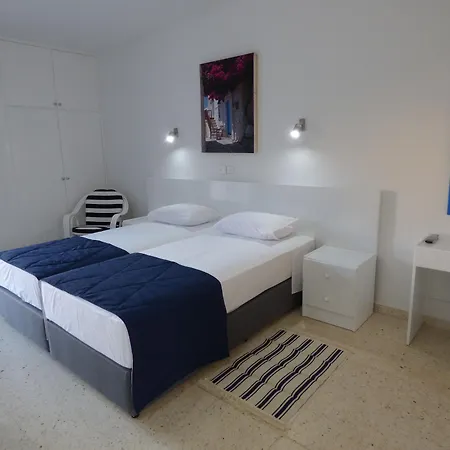 Amore Hotel Apartments 2* פאראלימני