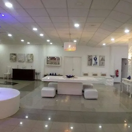 Amore Hotel Apartments מלון דירות פאראלימני