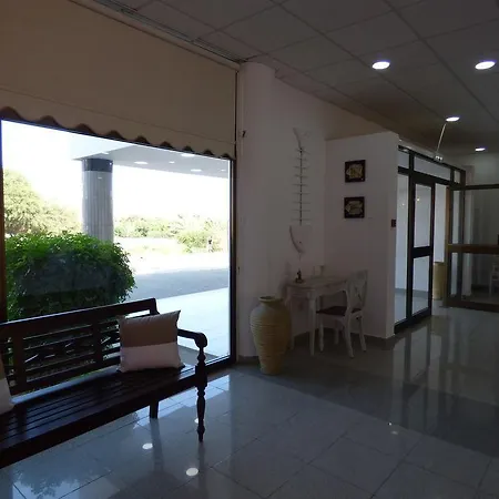 Amore Hotel Apartments 2* פאראלימני