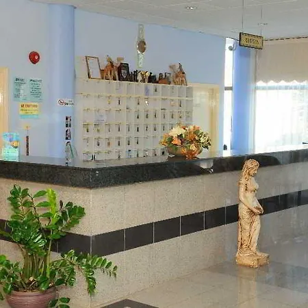 Amore Hotel Apartments מלון דירות פאראלימני