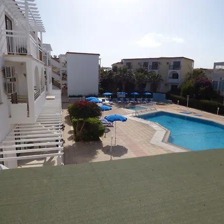 Amore Hotel Apartments 2* פאראלימני