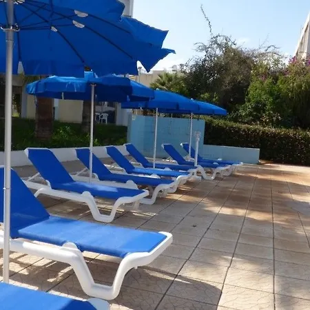 Amore Hotel Apartments 2* פאראלימני