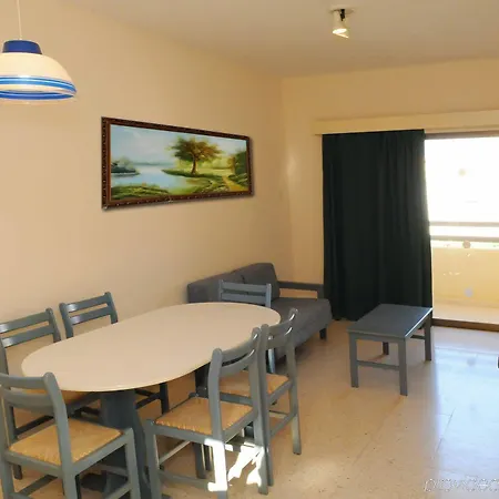 Amore Hotel Apartments מלון דירות פאראלימני