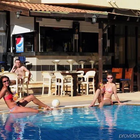 Amore Hotel Apartments 2* פאראלימני