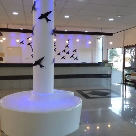 Amore Hotel Apartments 2* פאראלימני