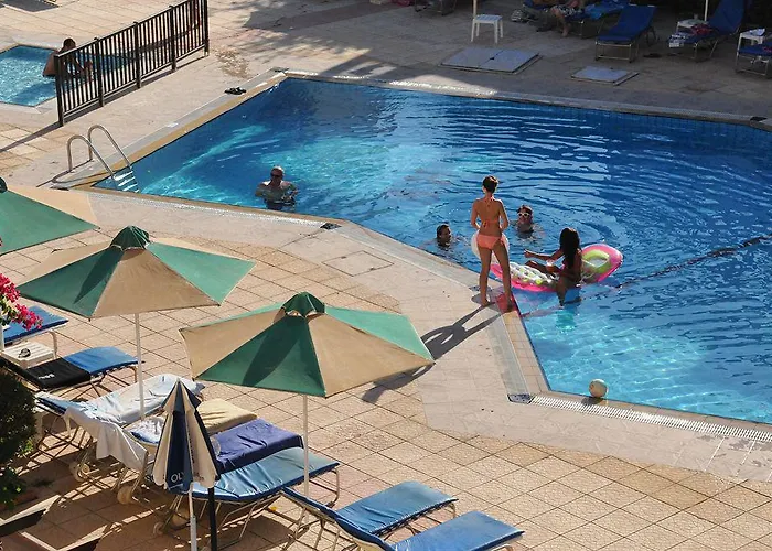 Amore Hotel Apartments 2* Paralimni