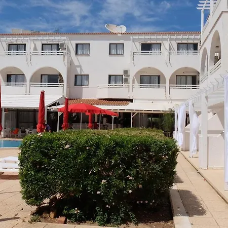 Amore Hotel Apartments 2*