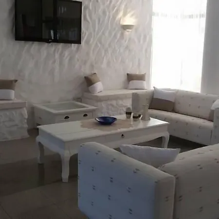 Amore Hotel Apartments Παραλίμνι