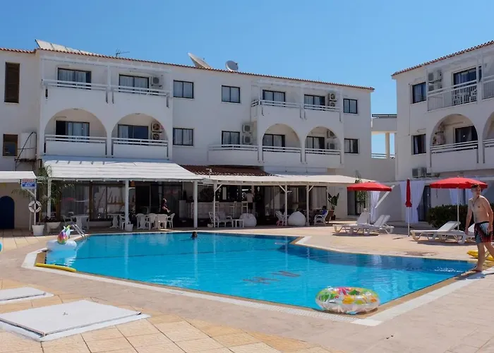 Amore Hotel Apartments 2*