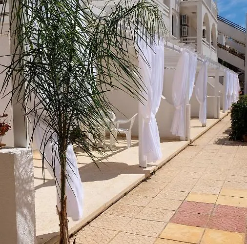 Ξενοδοχείο με διαμερίσματα Amore Hotel Apartments 2*