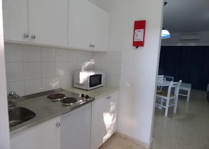 Amore Hotel Apartments 2*