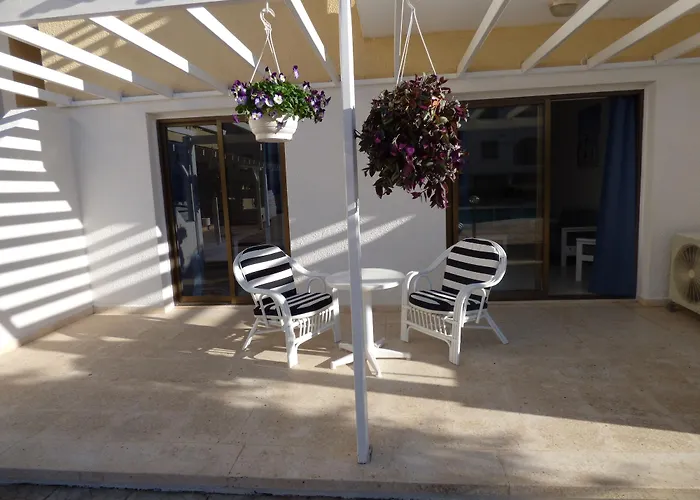 Amore Hotel Apartments 2* Paralimni