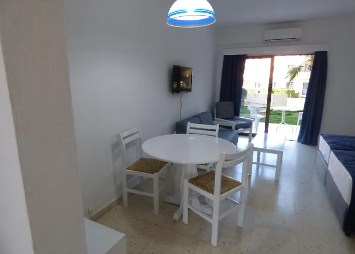 Amore Hotel Apartments 2* Παραλίμνι