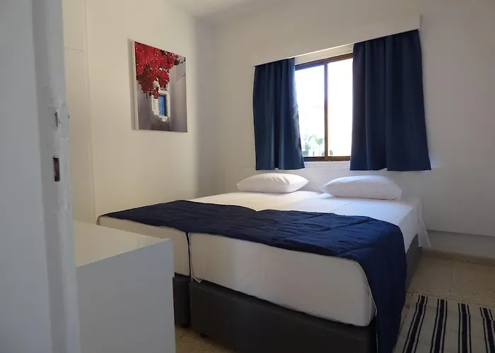 Amore Hotel Apartments 2* Παραλίμνι
