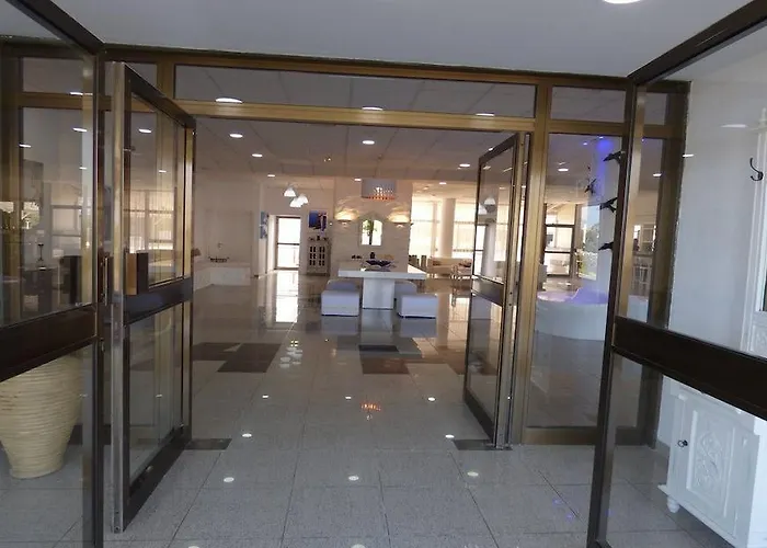 Amore Hotel Apartments 2* Paralimni