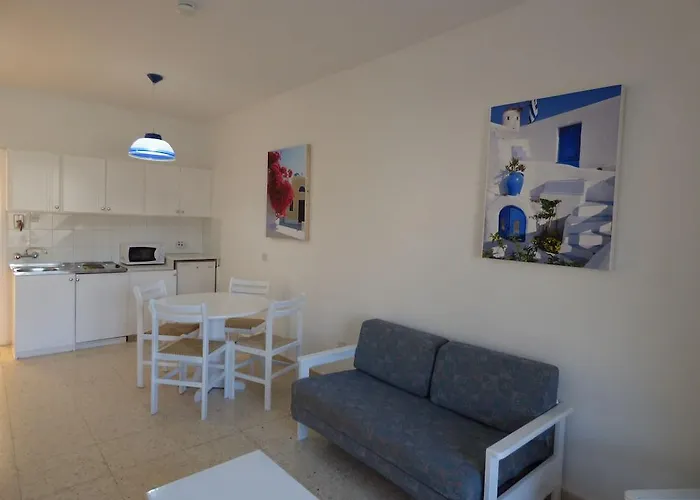 Amore Hotel Apartments 2*