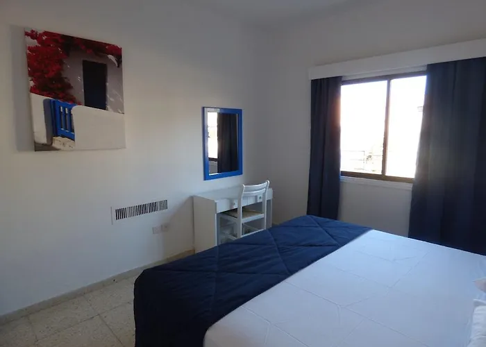 Amore Hotel Apartments 2* Παραλίμνι
