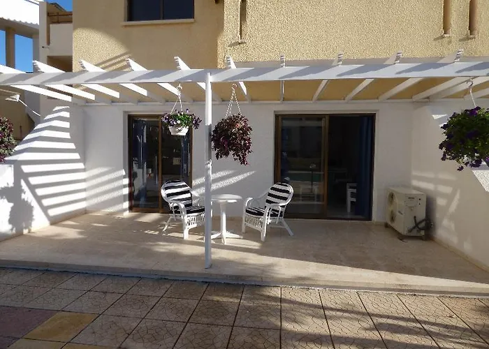 Amore Hotel Apartments 2*