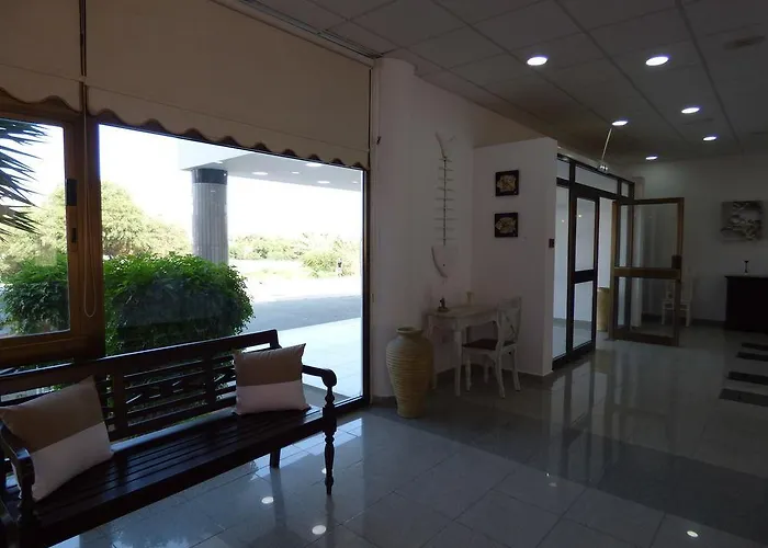 Amore Hotel Apartments 2* Παραλίμνι