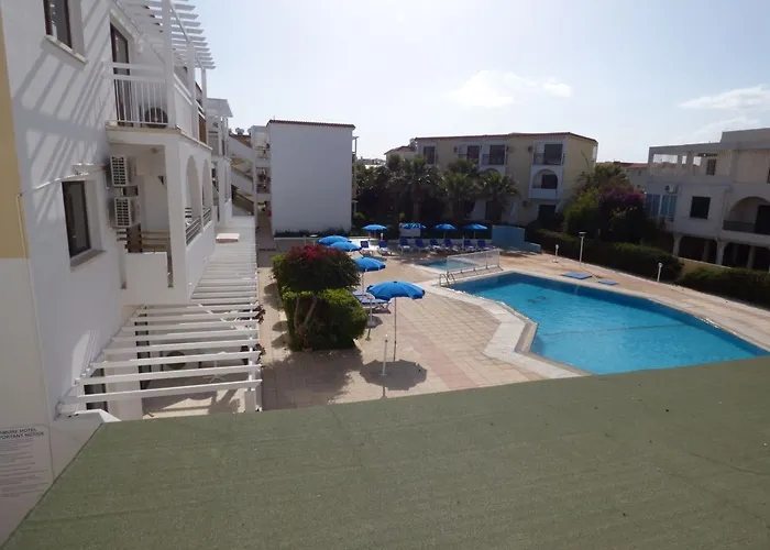 Amore Hotel Apartments 2* Paralimni
