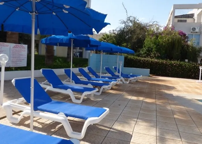 Amore Hotel Apartments 2* Παραλίμνι