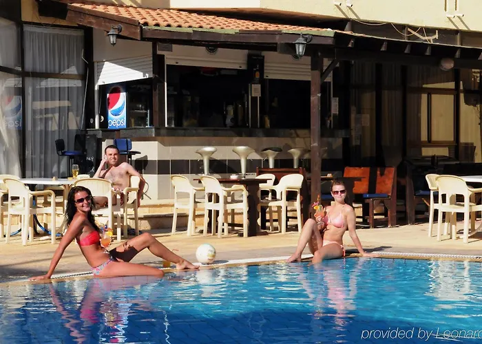 Amore Hotel Apartments 2* Παραλίμνι