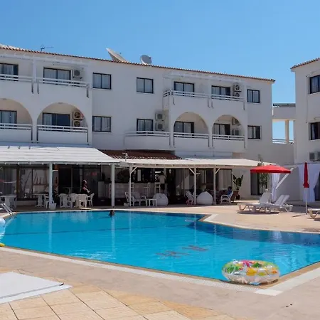 Amore Hotel Apartments 2*