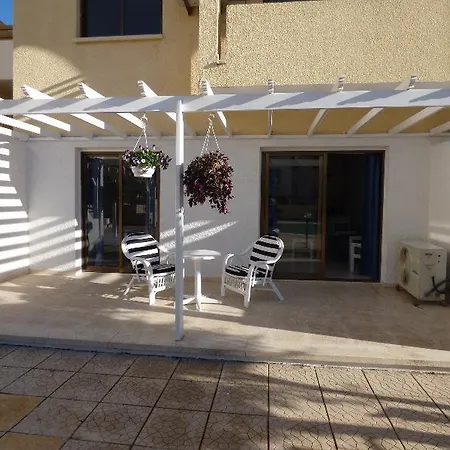 Amore Hotel Apartments 2*