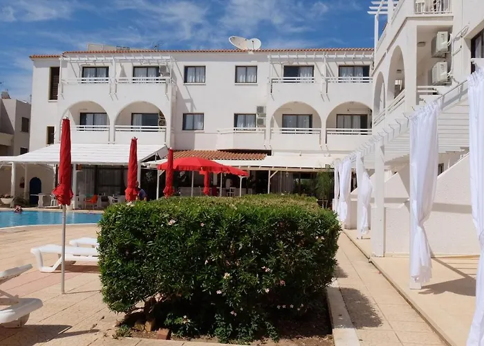 Amore Hotel Apartments 2*